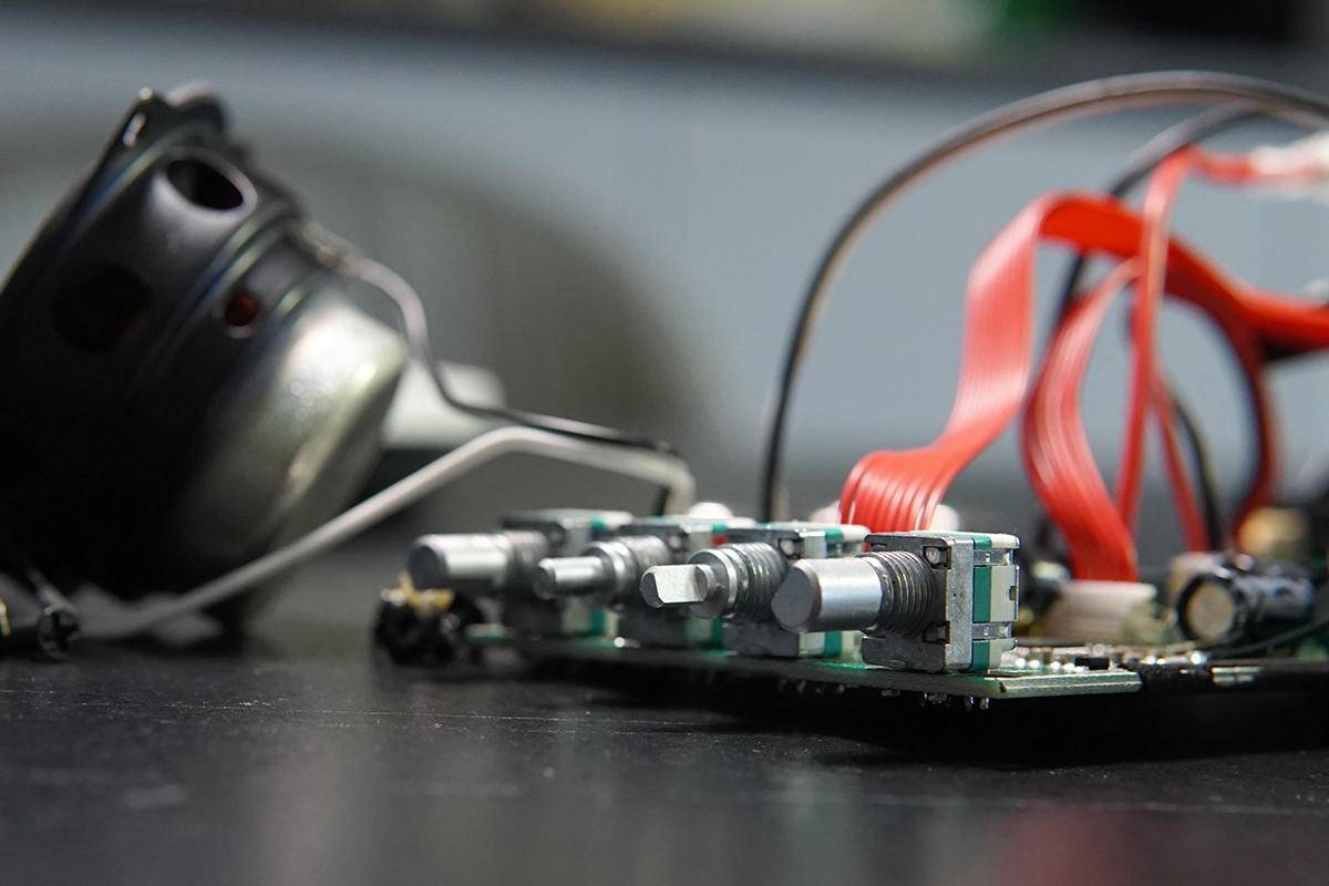 听说这款K歌音箱用的是Bose喇叭，咱们拆来看看