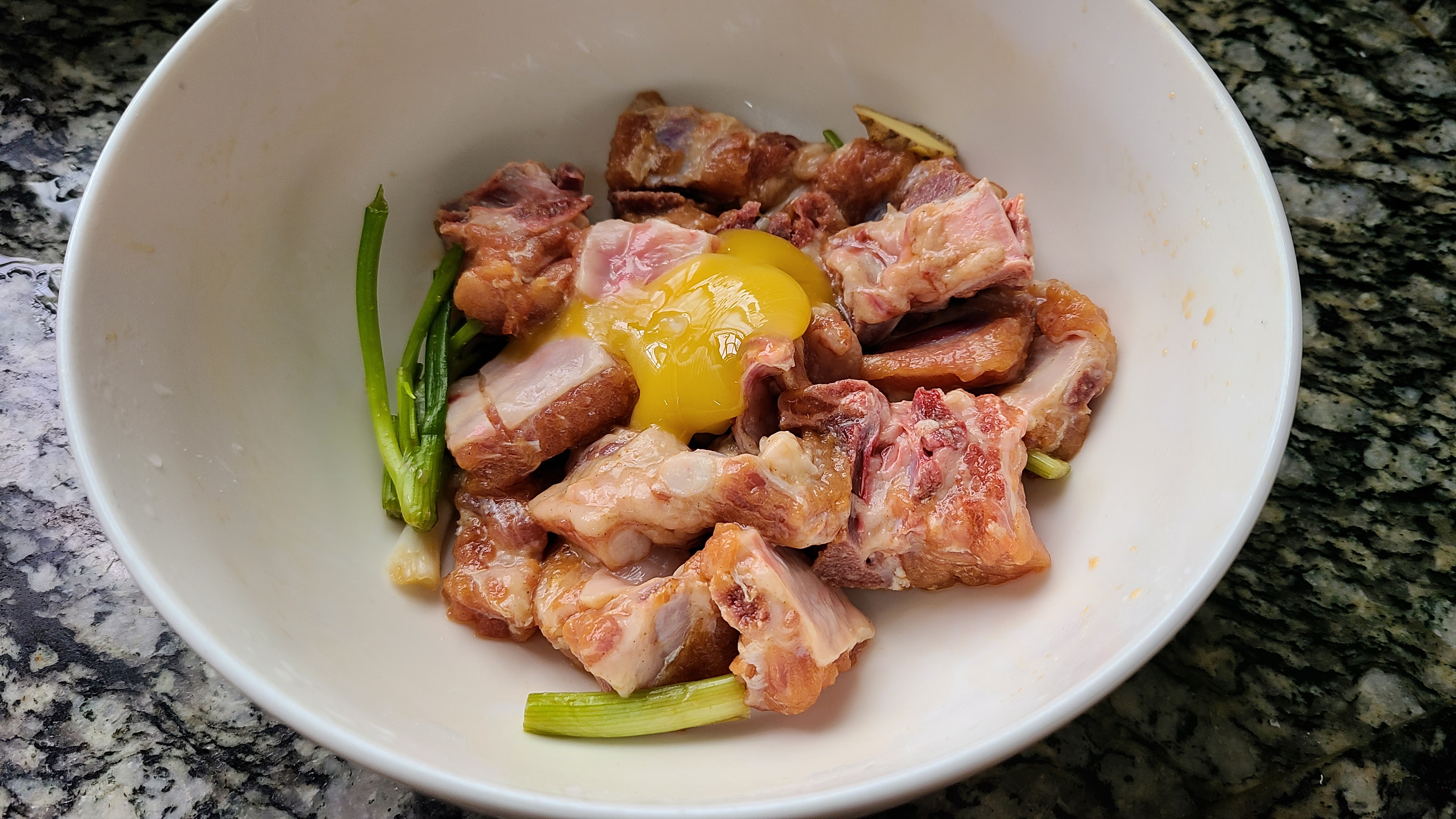 酸甜排骨的做法，學會了這道家常菜，家里人都喜歡吃，太香了