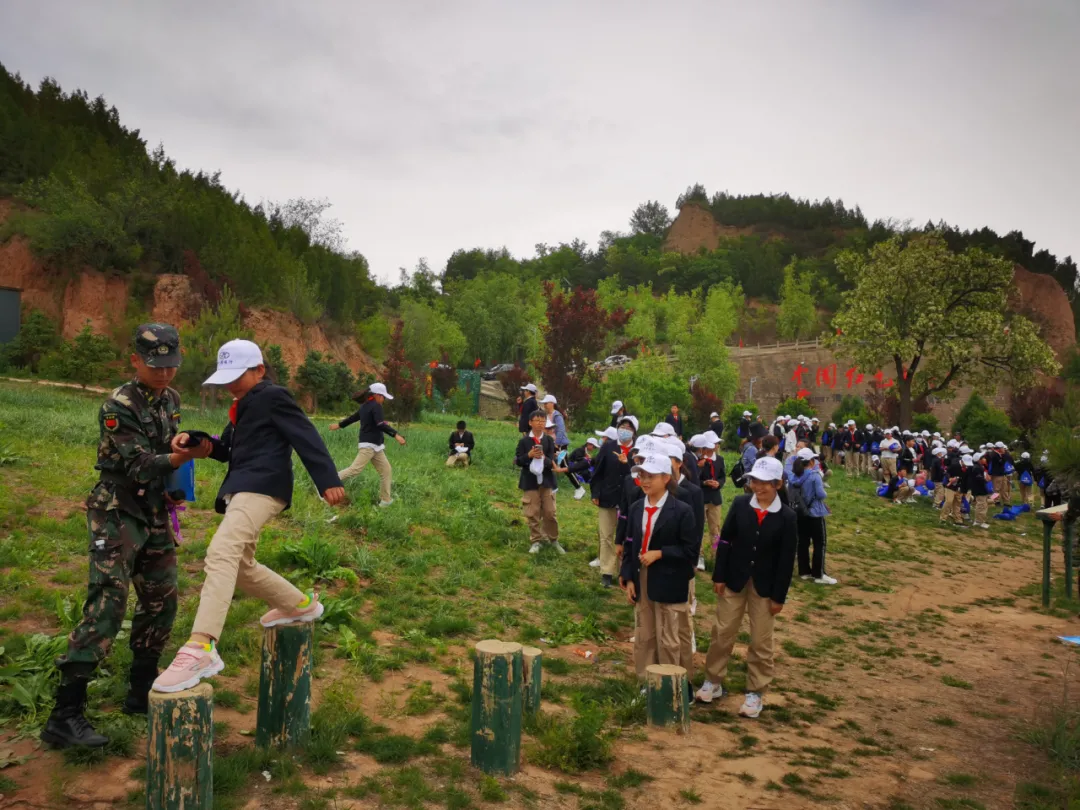 跟随600名学子的脚步,一起去了解延安最有文化的一座山