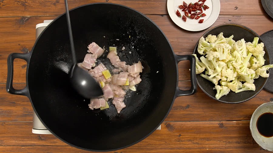 做干锅花菜时到底要不要加水？很多人都做错了，难怪不好吃