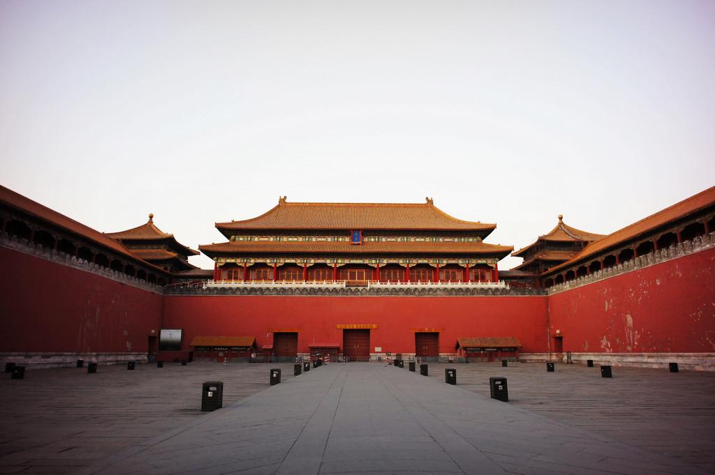 北京故宫的正门，不是讹传百年的斩首地点，游客也可享受帝王待遇