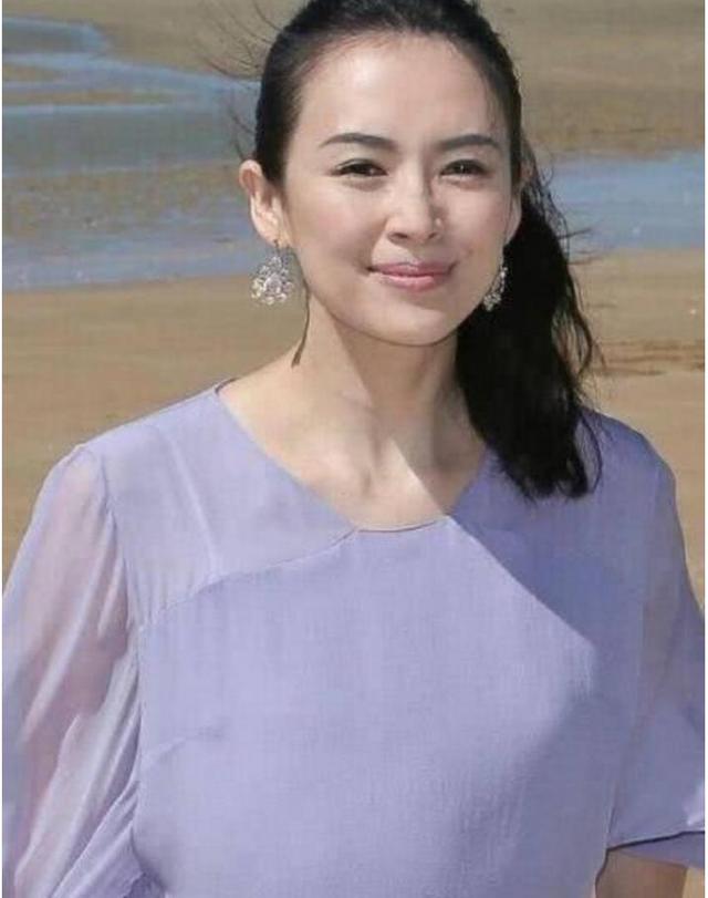 章子怡海滩照曝光, 当镜头照到全身后, 毫无修饰
