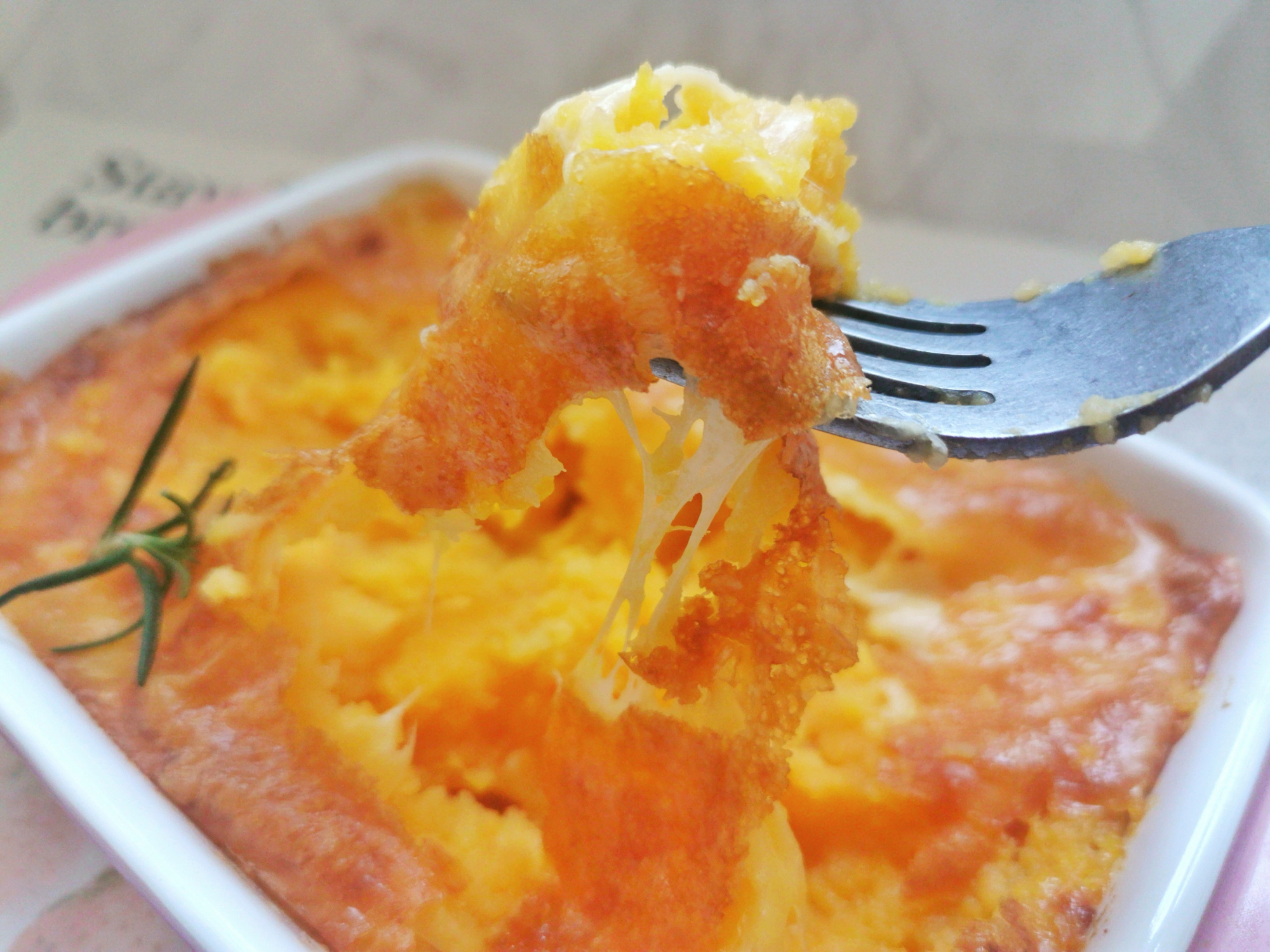 天冷，少吃水果多吃紅薯，2塊錢一斤，蒸熟烤一烤，甜品店賣20