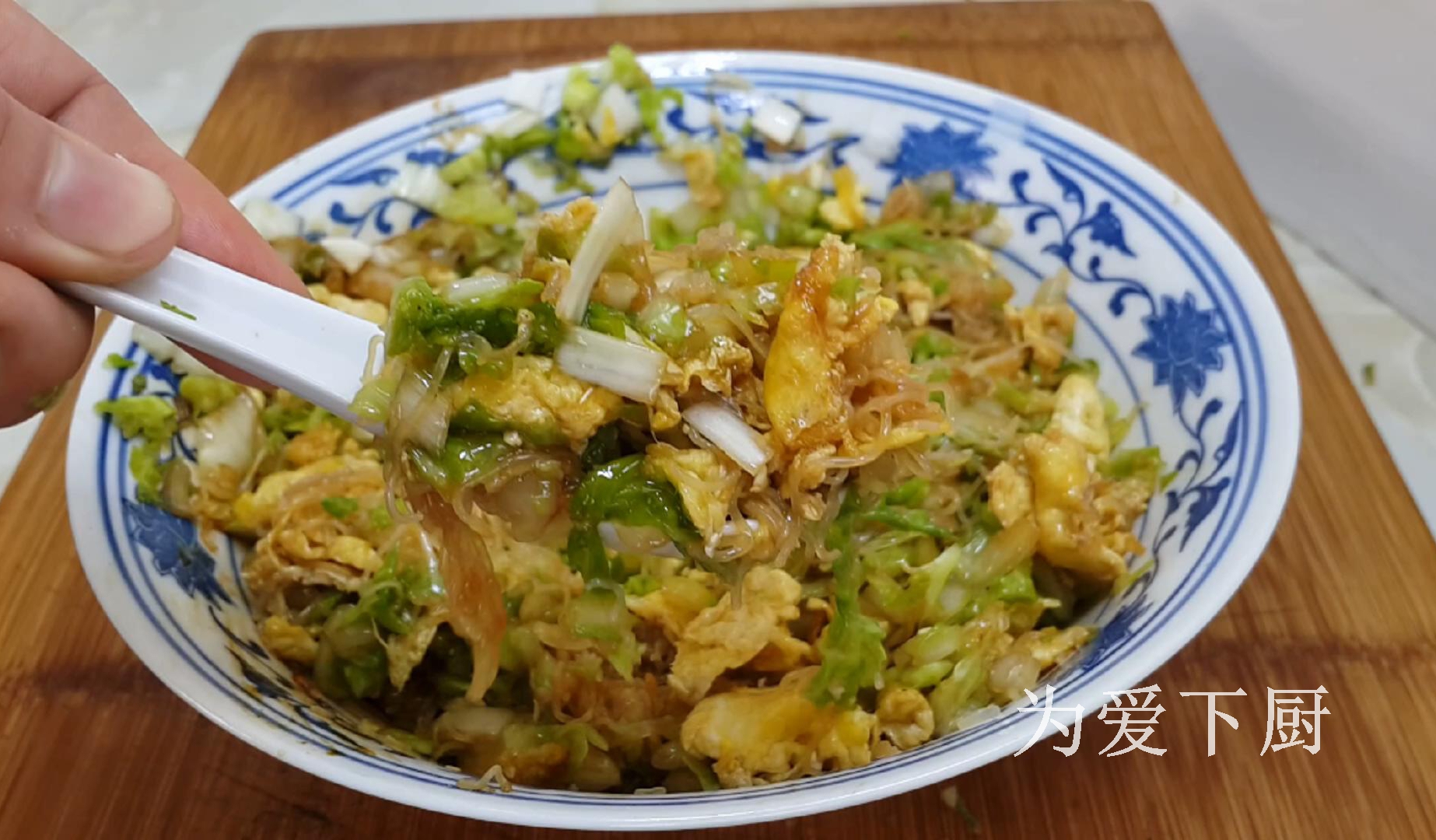 冬天白菜別燉著吃了，鍋裡烙一烙，比包子餃子還香，真的非常好吃