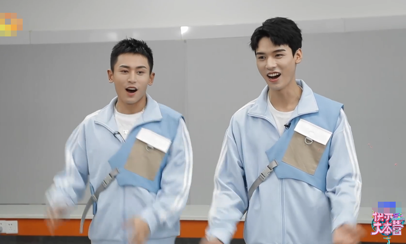 " happy base camp " premonitory, wool is shown not easily slightly " awkward " , gong Jun Zhang Zhehan is sung jump to raid