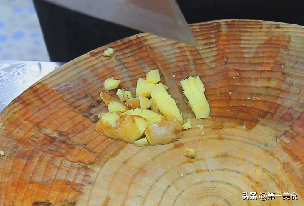 图片[3]-干锅肥肠掌握这个技巧 肥肠鲜香酥脆 不老不嫩 连吃两碗米饭-起舞食谱网