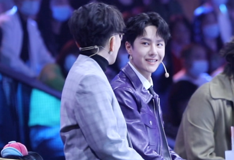 指迷|王一博打响指迷倒一片粉丝 王一博的努力也值得我们所有人学习