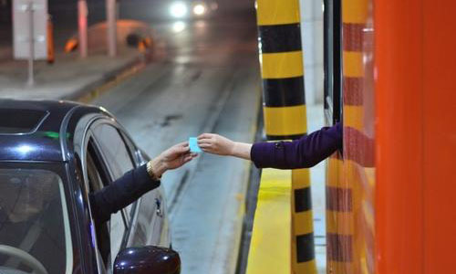 1天亏15亿！高速经历79天免费，年赚5550亿都花去