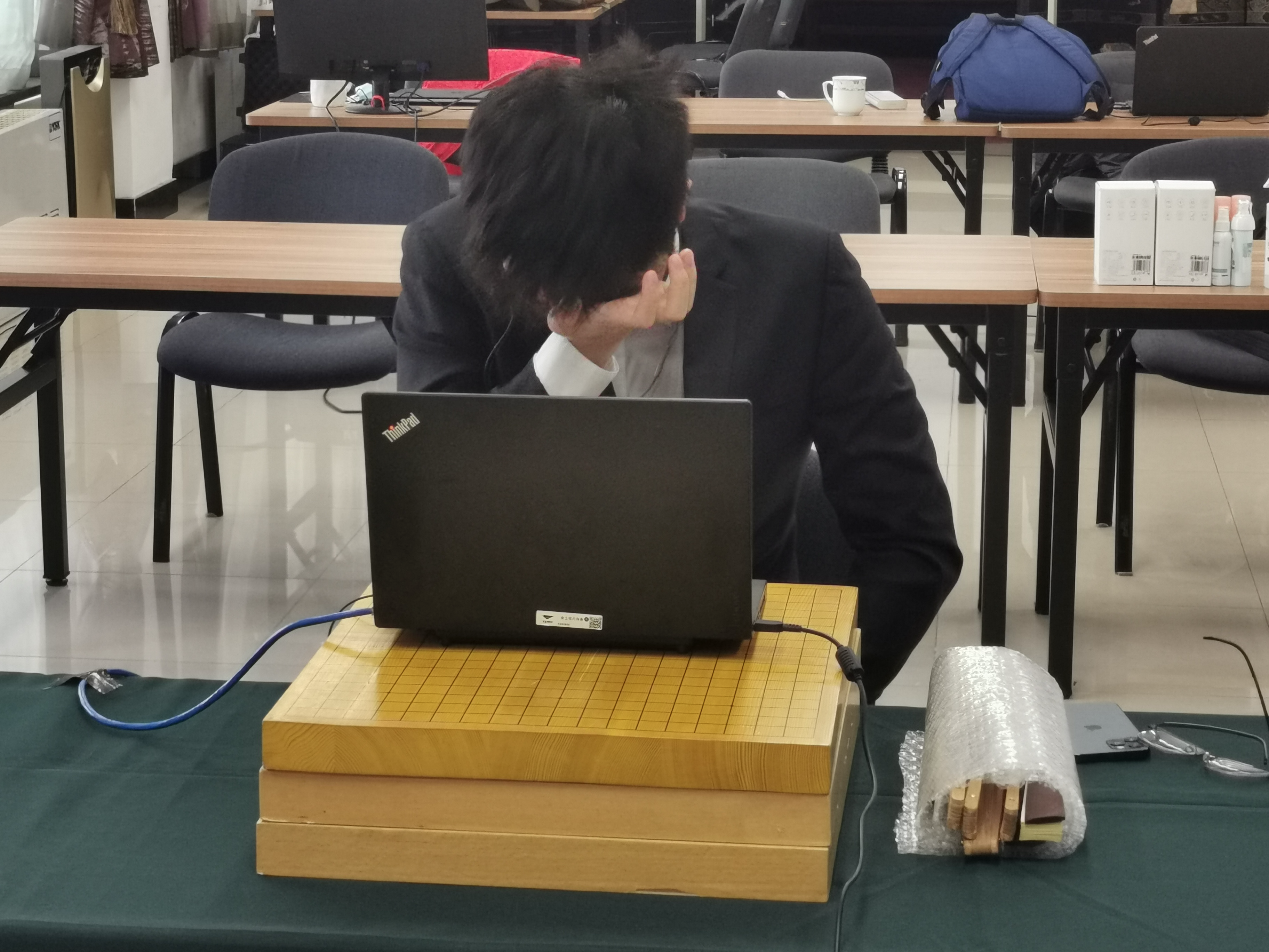 世界|柯洁痛失世界棋王赛冠军哭成泪人 对镜头鞠躬直言对不起大家