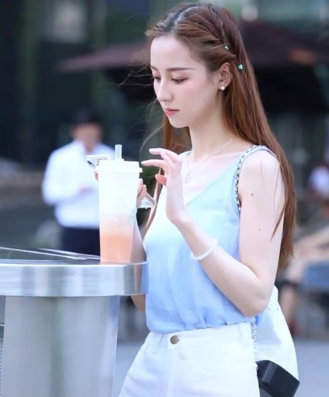 达人因撞脸娜扎被捧，人送外号小娜扎，扎“耳机辫”险胜3分