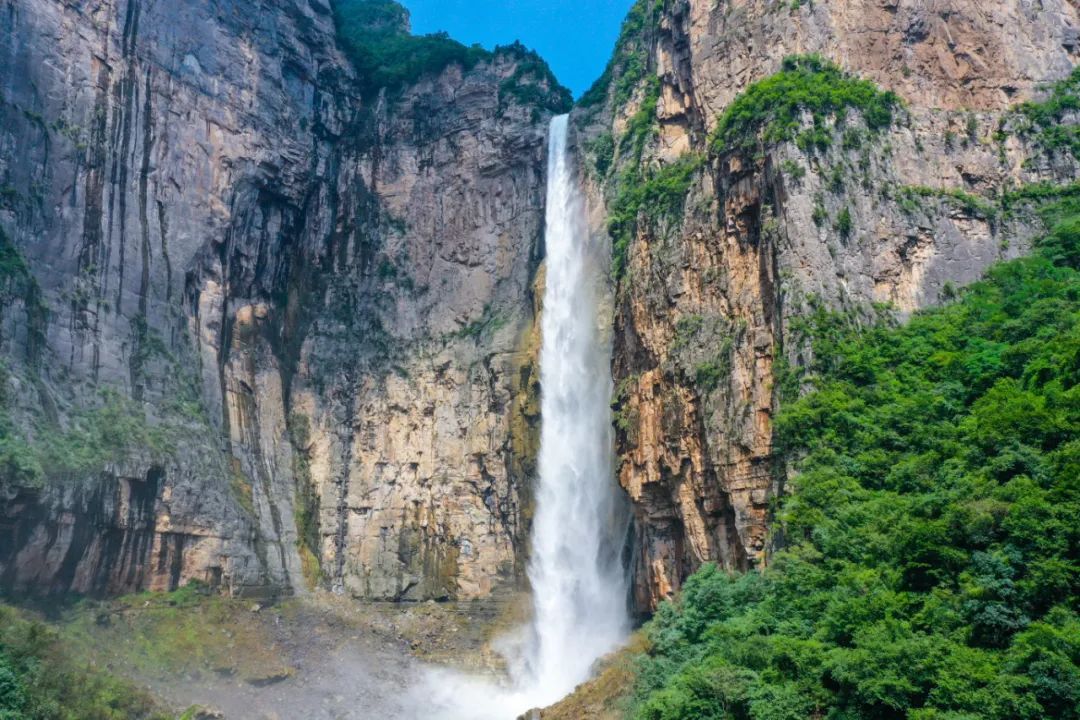 天朗氣清群瀑爭流雲台山開啟震撼觀瀑模式