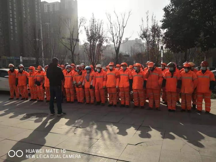 为环卫人员系紧“安全带”—经发保洁组织开展安全培训活动