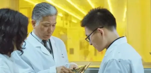 好消息！中国光刻机传来好消息，美国紧急拿出