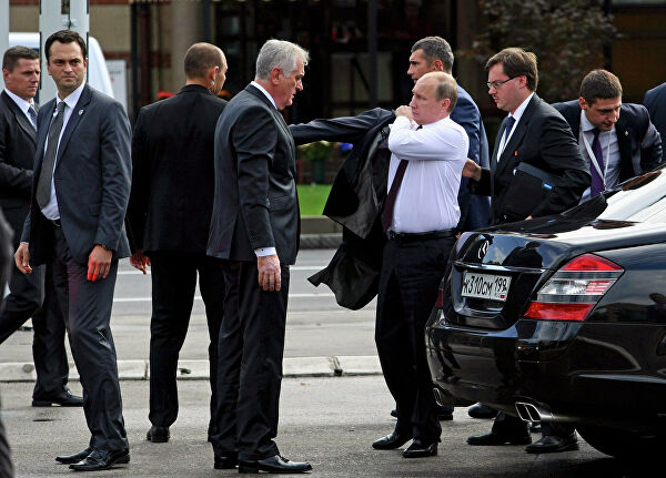 普京大帝的保镖，长相不许出众，身高体重有要