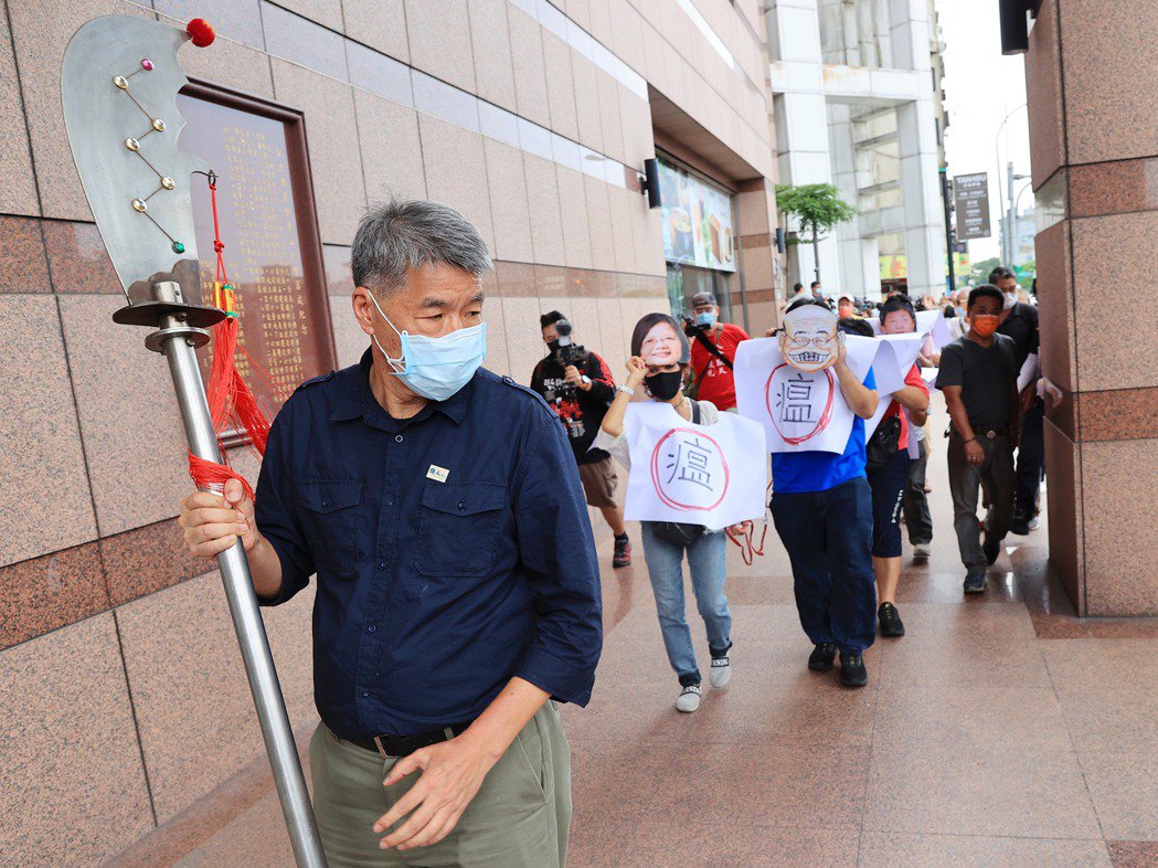 政見會後，朱、江、卓競選行程開跑，張亞中提關刀直搗民進黨總部