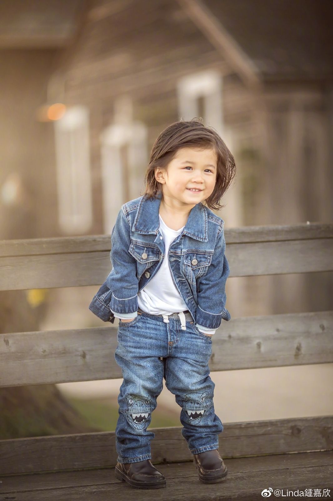 鍾嘉欣曬全家福，嫁大13歲老公成闊太，兒女顏值不敵媽媽