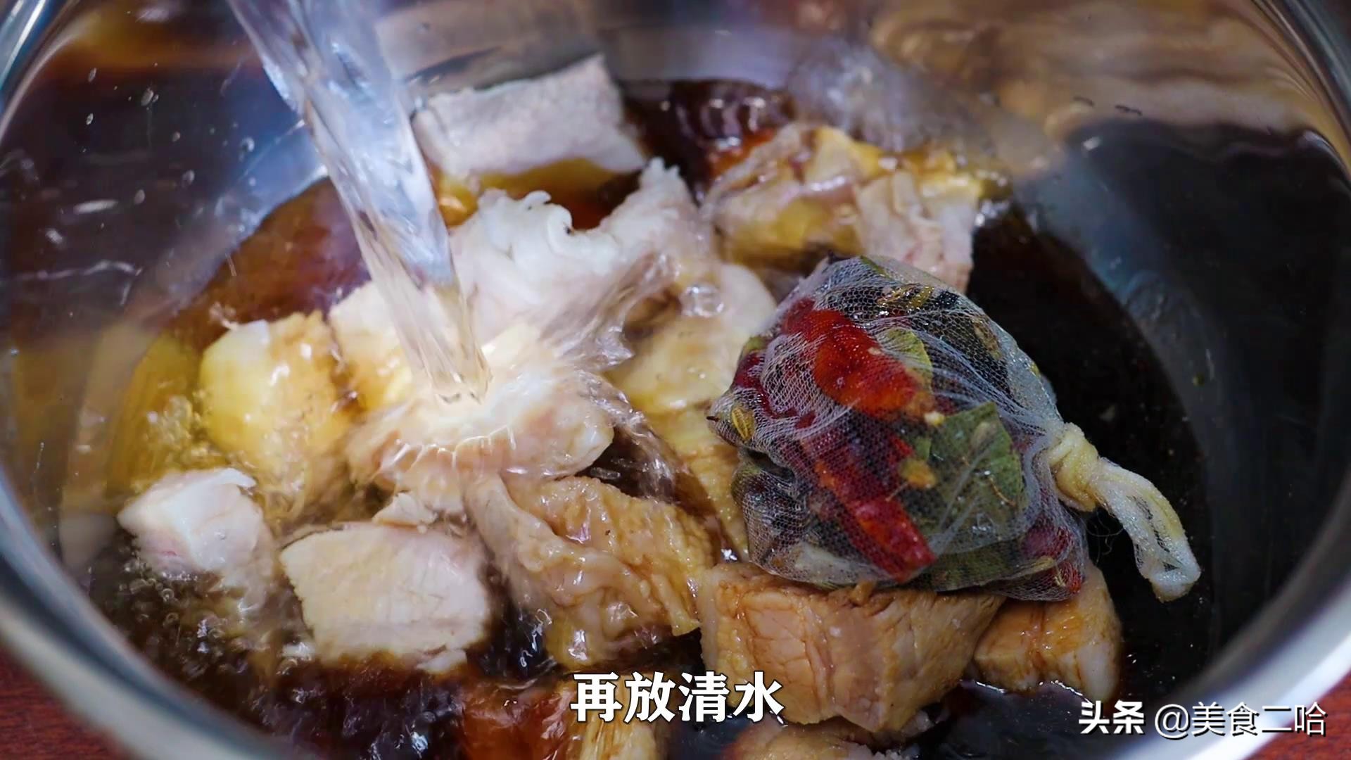 手抓餅也能做肉夾饃，滷肉爽滑軟爛，燒餅香脆掉渣，完美的味道