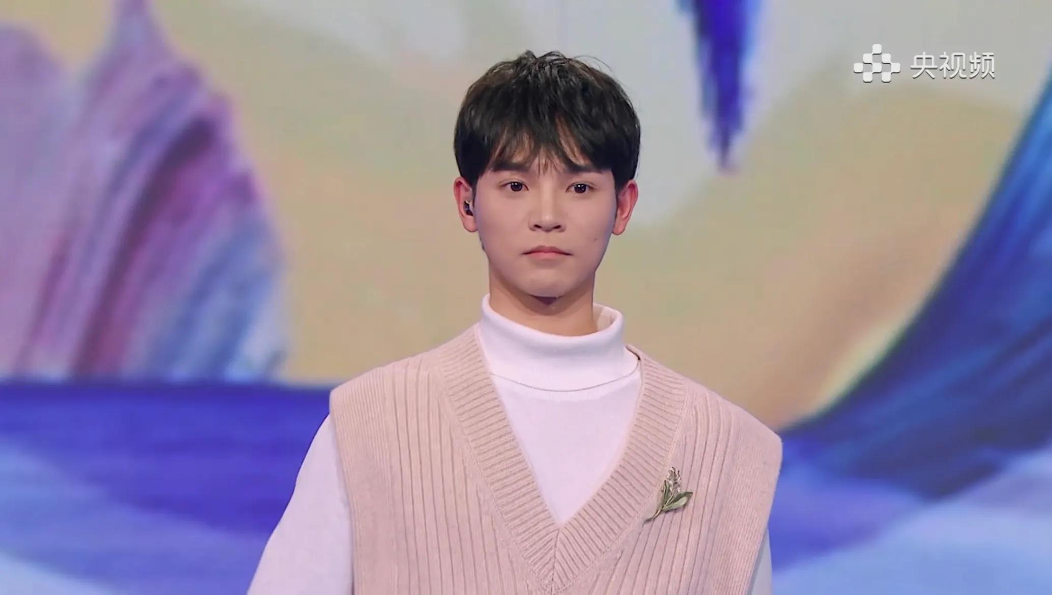 保送清华大学研究生放弃学业当歌手，杨幂、甄