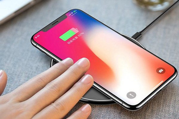 iPhone仍在坚持不懈，下一代iPhone或将有着专享无线快速充电技术机器设备