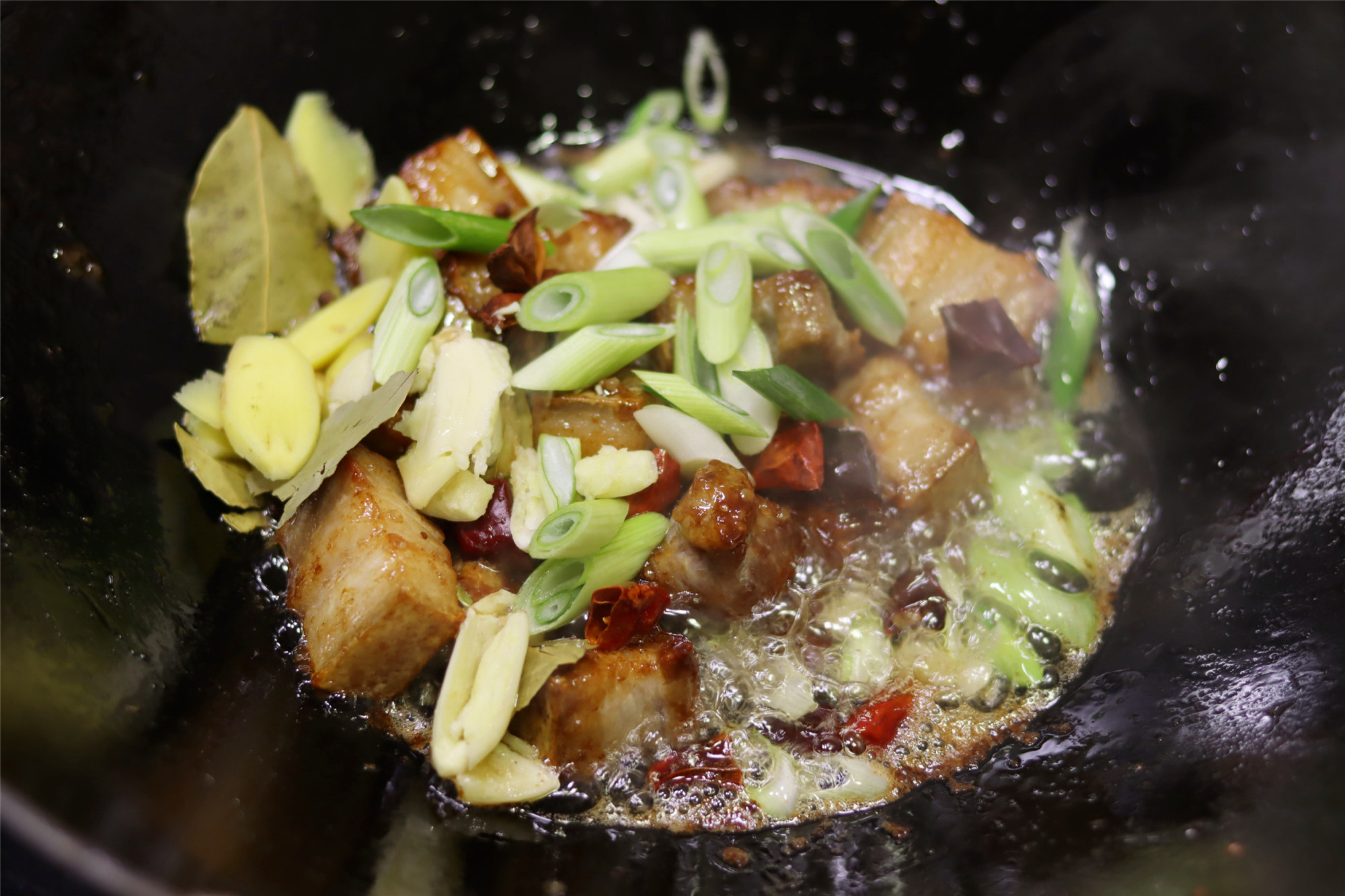 It’s late autumn, this is a pot of pork stewed vermicelli, the old Northeast practice, so delicious that there is no soup left