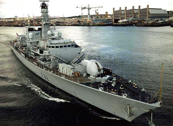 英国将派航母插手南海争端，但英国航母却没有舰载机与护航舰艇