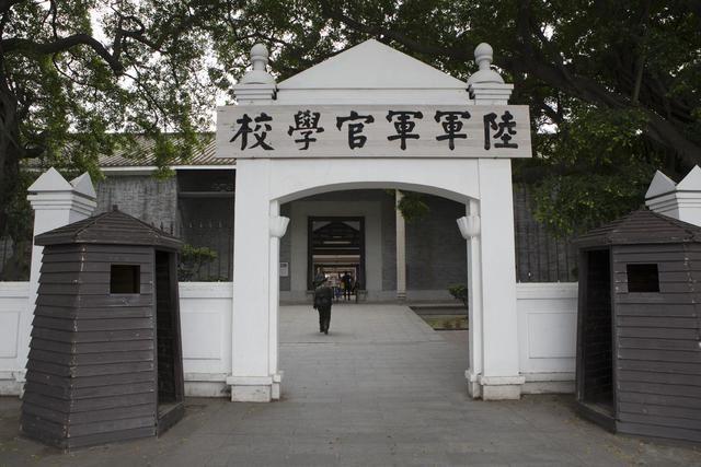 左权若不死，能评为元帅吗？看看他的资历有多