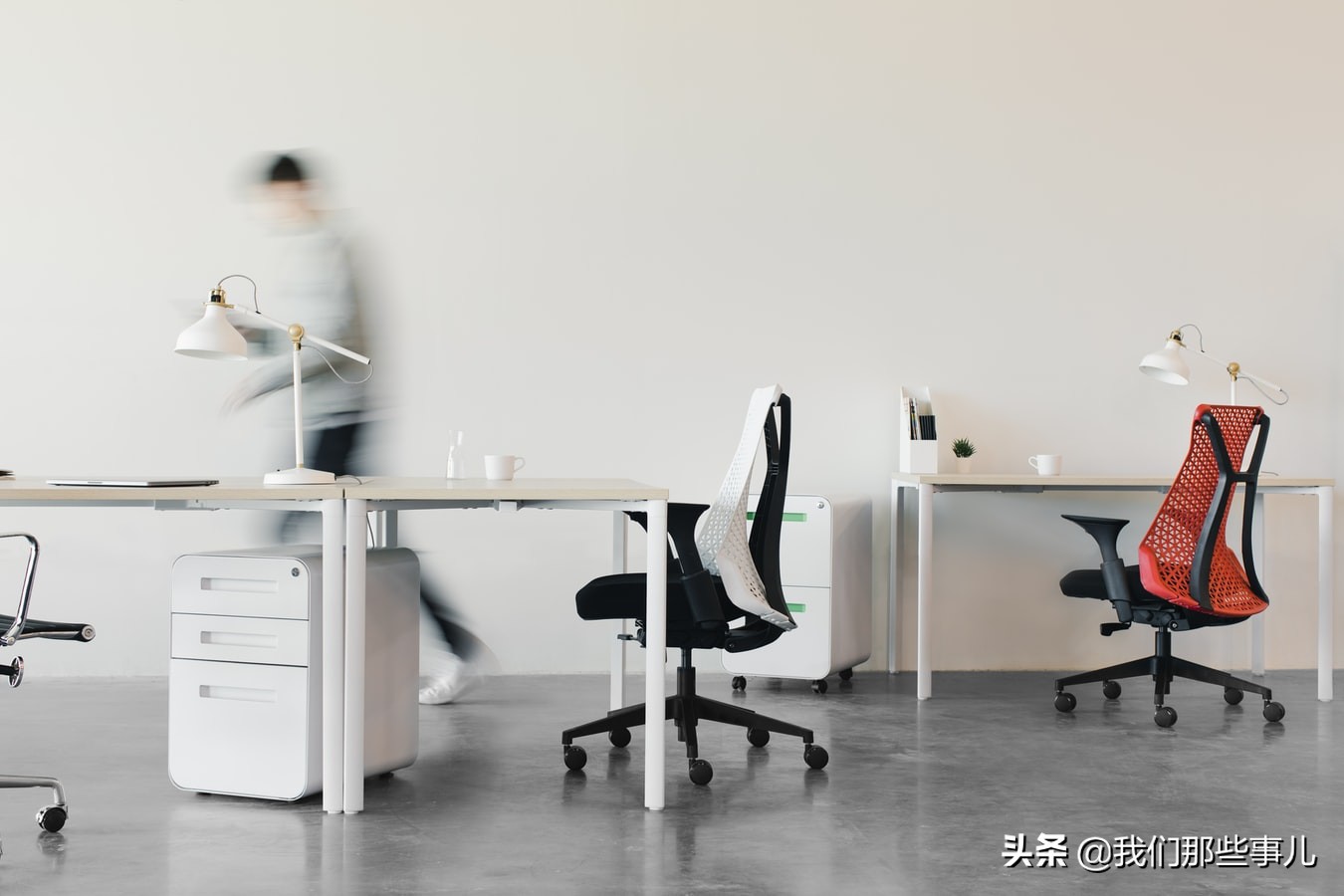 人在單位，不要和任何同事走得太近