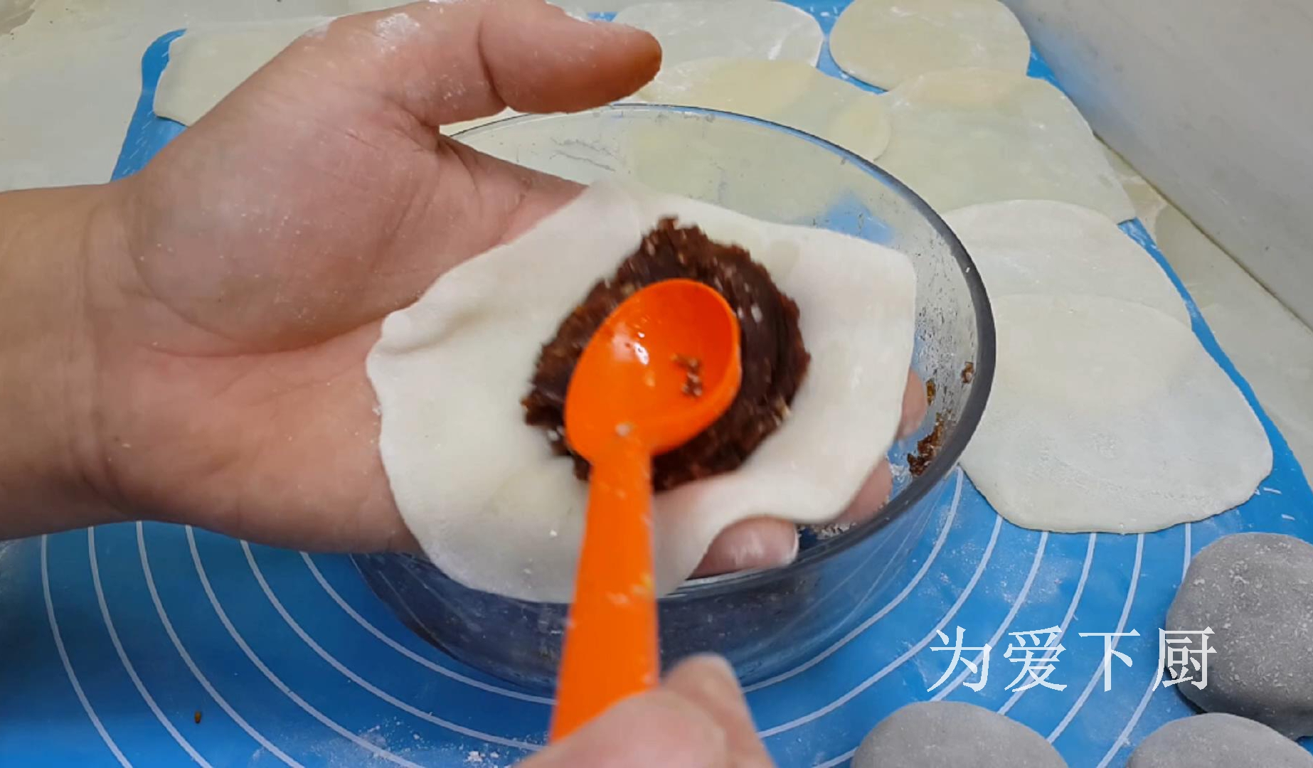 糯米粉這樣做才過癮，加半斤豆沙，軟糯又香甜，比雪媚娘還好吃