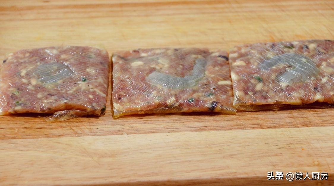 這是香煎豆腐皮蝦餅，鹹香可口，其它做法靠邊站