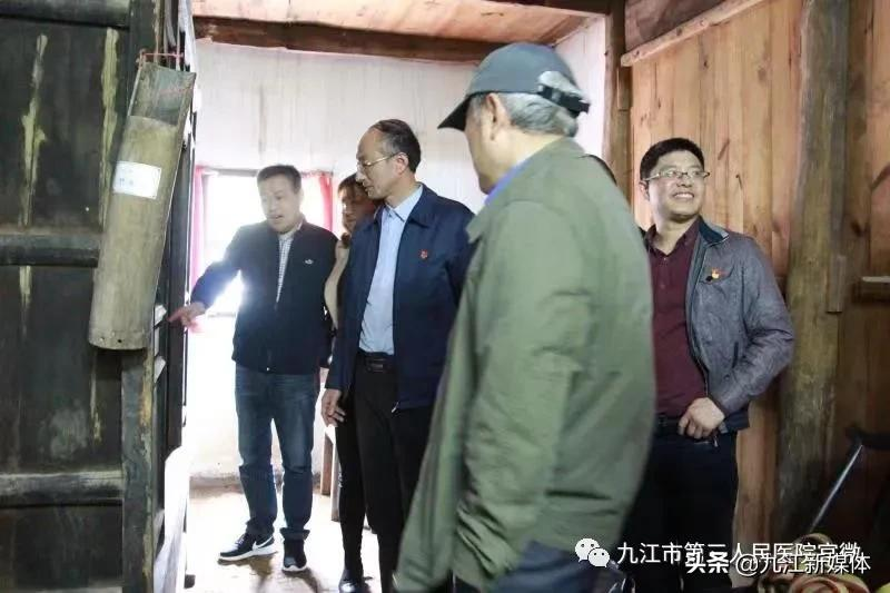九江市第三人民医院机关第二党支部联合临床科室党支部开展主题党日活动