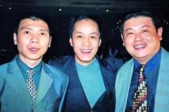 傅彪去世已有16年，承诺要帮他养儿子的葛优，做到了吗？
