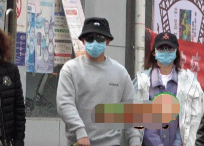 苗苗晒自拍称在健身，小腹平坦疑否认怀孕，此