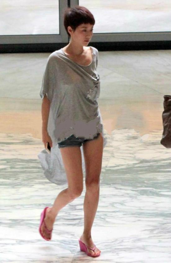 马伊琍文章同时看女儿比赛，文章女友疑现身，颜值身材碾压马伊琍