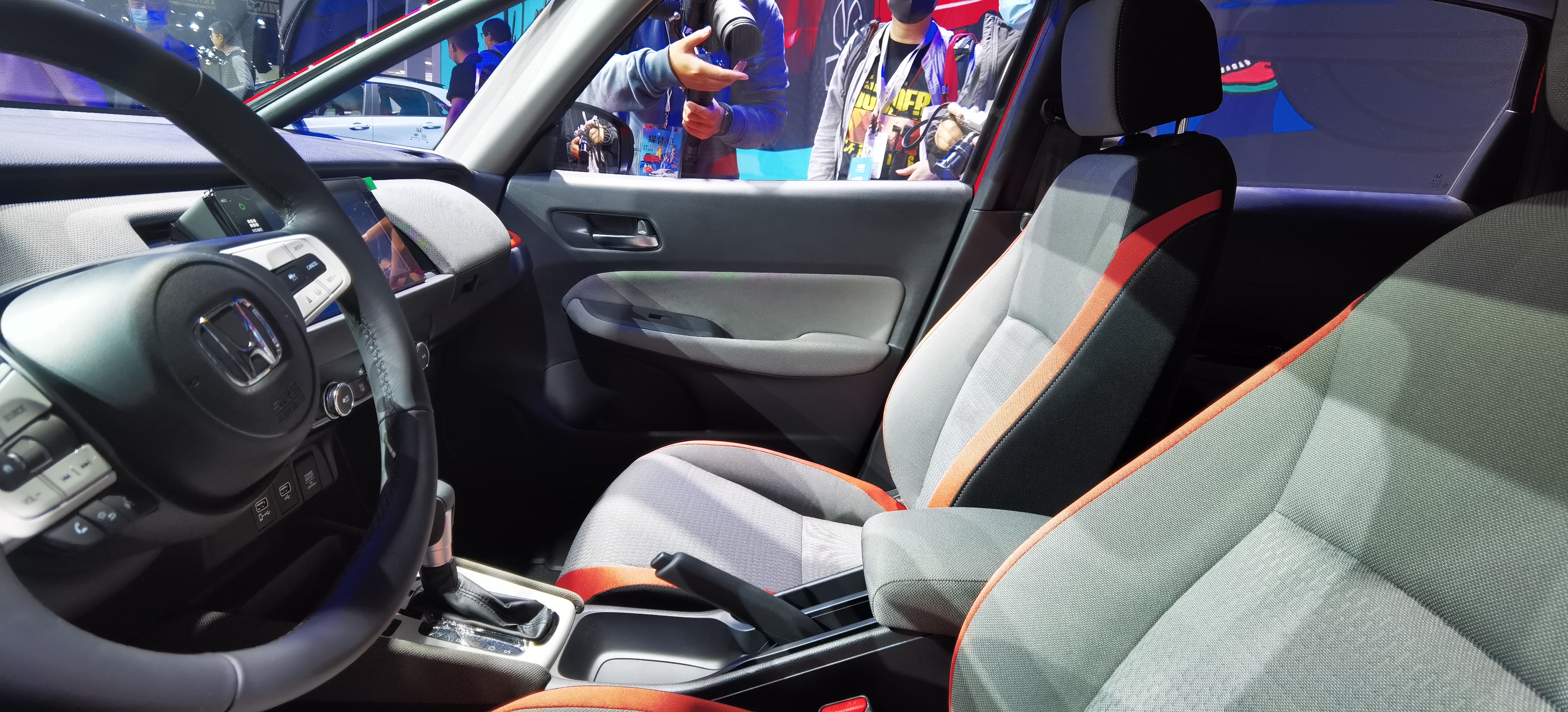 年轻的"来福酱"驾到!东风本田打造了台"不一样的烟火"_太平洋号