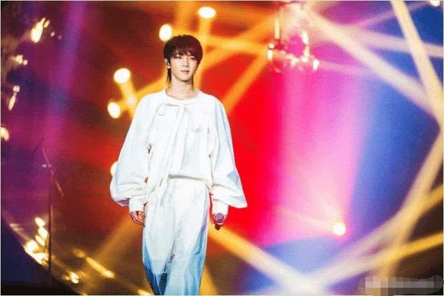 郑中基：过气歌手也敢来评价我？不要让我上去