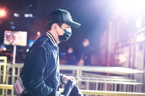 2021 spring late first big couplet platoon, the battle array caters to young audience, two big female round peak encounter