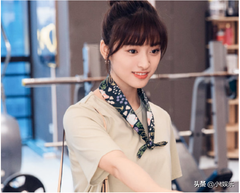 沈月新剧海报曝光，与大20岁的男主同框，网友：