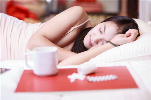 晚上睡觉小腿抽筋是疾病的信号，这五种疾病，容易导致小腿抽筋
