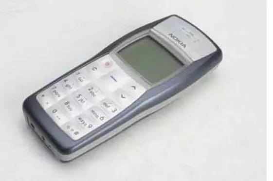 伙计，你还记得人生的第一部手机吗？看完老泪纵横！