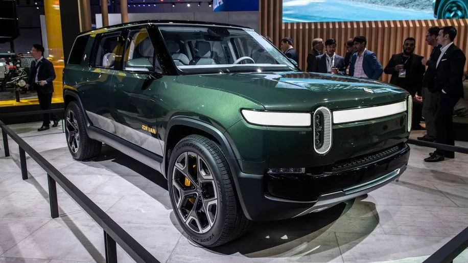 英国也是有新造车阵营，Rivian R1S作为七座SUV，却比超级跑车加快还快