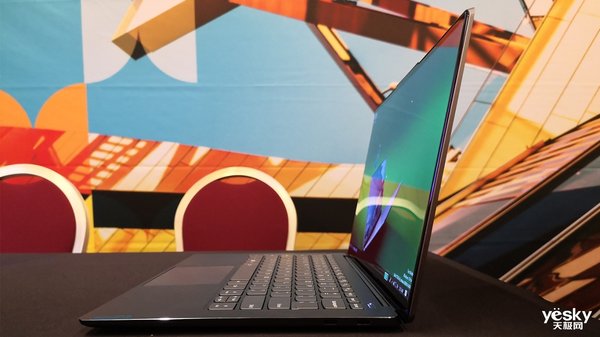 CES2019想到公布YOGA S940智能化笔记本电脑 全世界第一款三维夹层玻璃屏
