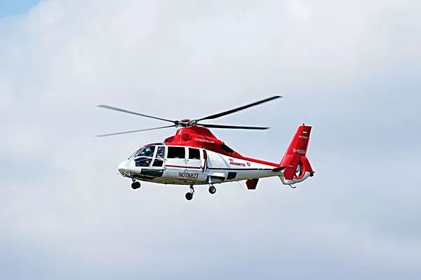 直升机是靠什么原理起飞的？