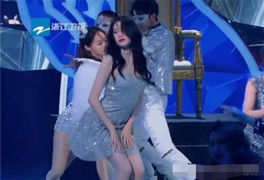 Dream of Guan Xiaotong COS shows classical movement, "Press skirt to place " Jing is colourful entire network, netizen: Envy Lu Han