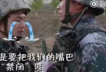 Want to eat fried chicken to be rancorred by the monitor: Buy a hammer! The grievance expression of elder brother of arms taking money is very lovely