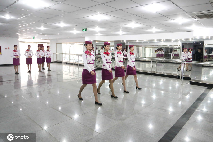 高铁“动妹”开启礼仪培训服务,标准严格堪比空姐