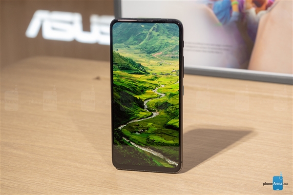 第一款转动摄像镜头 骁龙855旗舰级 asusZenFone 6公布