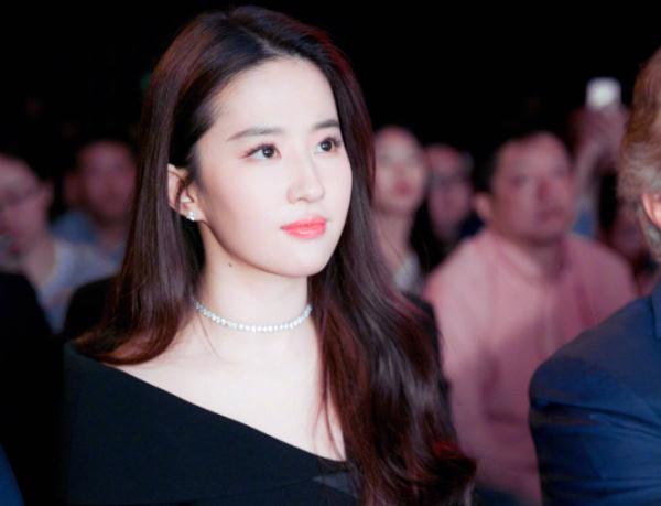 Gutty " face-lifting " call Liu Yifei color of hair of dead Bobby pink, a beauty changes bewitching is clever, netizen: Already fell into enemy hands