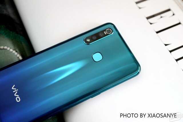 vivo Z5x手机评测：可以爽玩一整天的千元水桶机