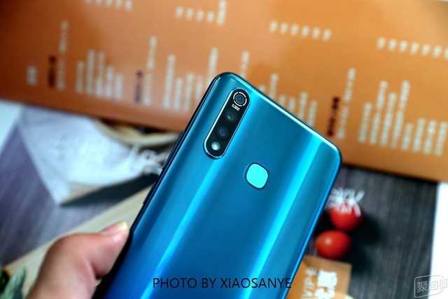 vivo Z5x手机评测：可以爽玩一整天的千元水桶机