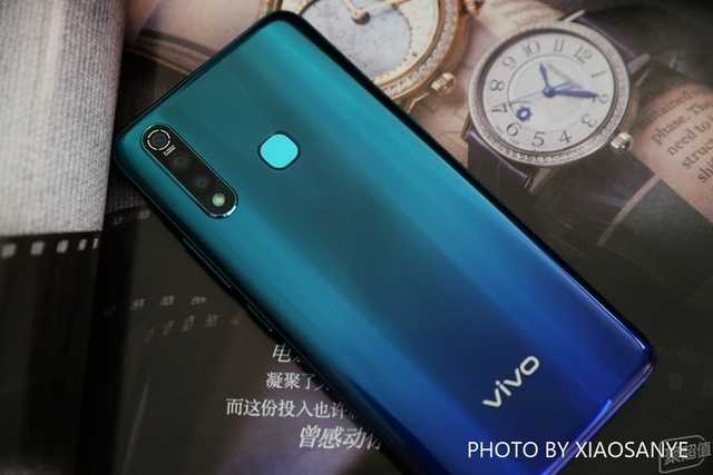 vivo Z5x手机评测：可以爽玩一整天的千元水桶机